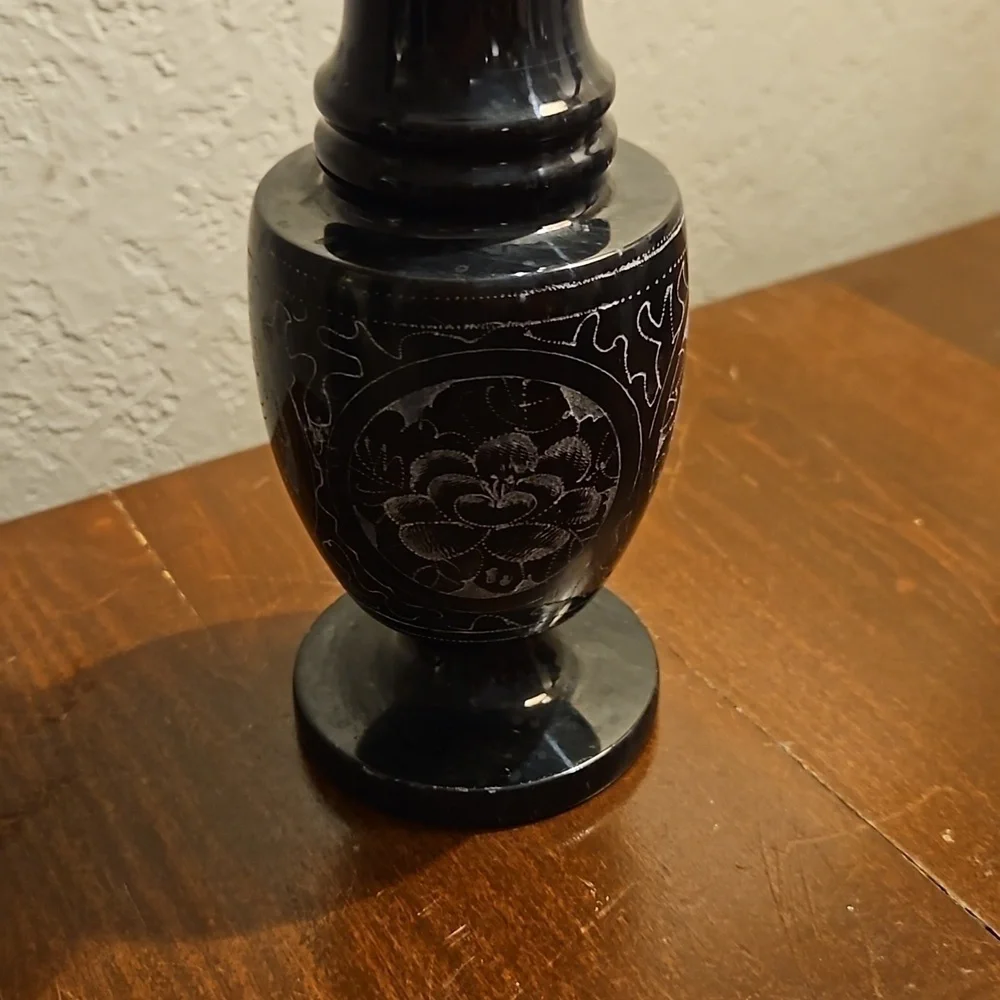 VTG Black Onyx Floral Etched Castlecore Outdoor Patio Vase - Picture 4 of 10